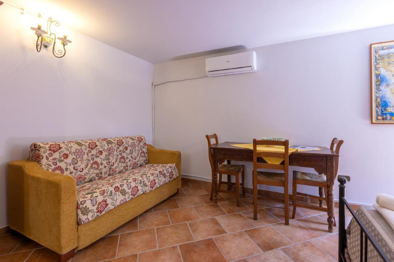 Casa Ulmi Con Piscina Bed and Breakfast Uggiano La Chiesa Εξωτερικό φωτογραφία