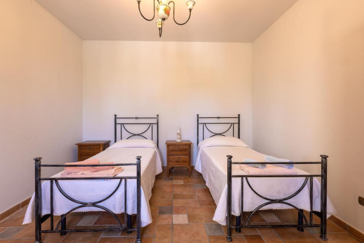 Casa Ulmi Con Piscina Bed and Breakfast Uggiano La Chiesa Εξωτερικό φωτογραφία