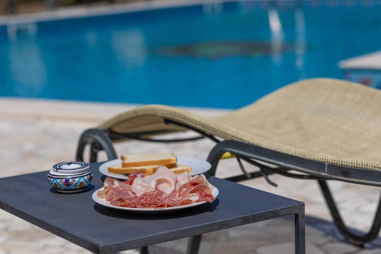 Casa Ulmi Con Piscina Bed and Breakfast Uggiano La Chiesa Εξωτερικό φωτογραφία