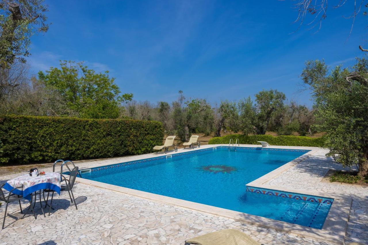 Casa Ulmi Con Piscina Bed and Breakfast Uggiano La Chiesa Εξωτερικό φωτογραφία