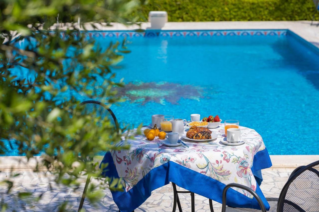 Casa Ulmi Con Piscina Bed and Breakfast Uggiano La Chiesa Εξωτερικό φωτογραφία