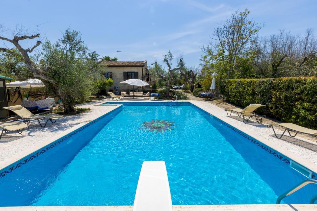 Casa Ulmi Con Piscina Bed and Breakfast Uggiano La Chiesa Εξωτερικό φωτογραφία